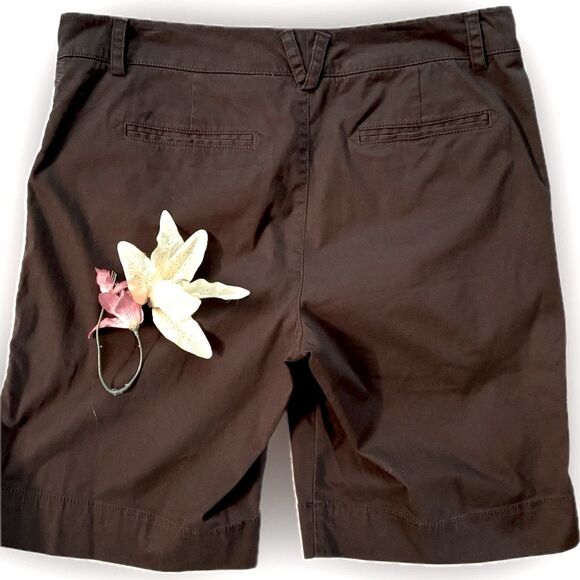 Dockers versatile & comfy Mid-Rise curvy brown shorts! - Picture 3 of 11